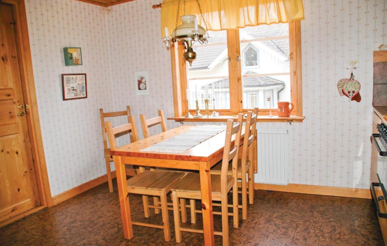 Cozy Home In Uddevalla With Wifi Häljebol Esterno foto