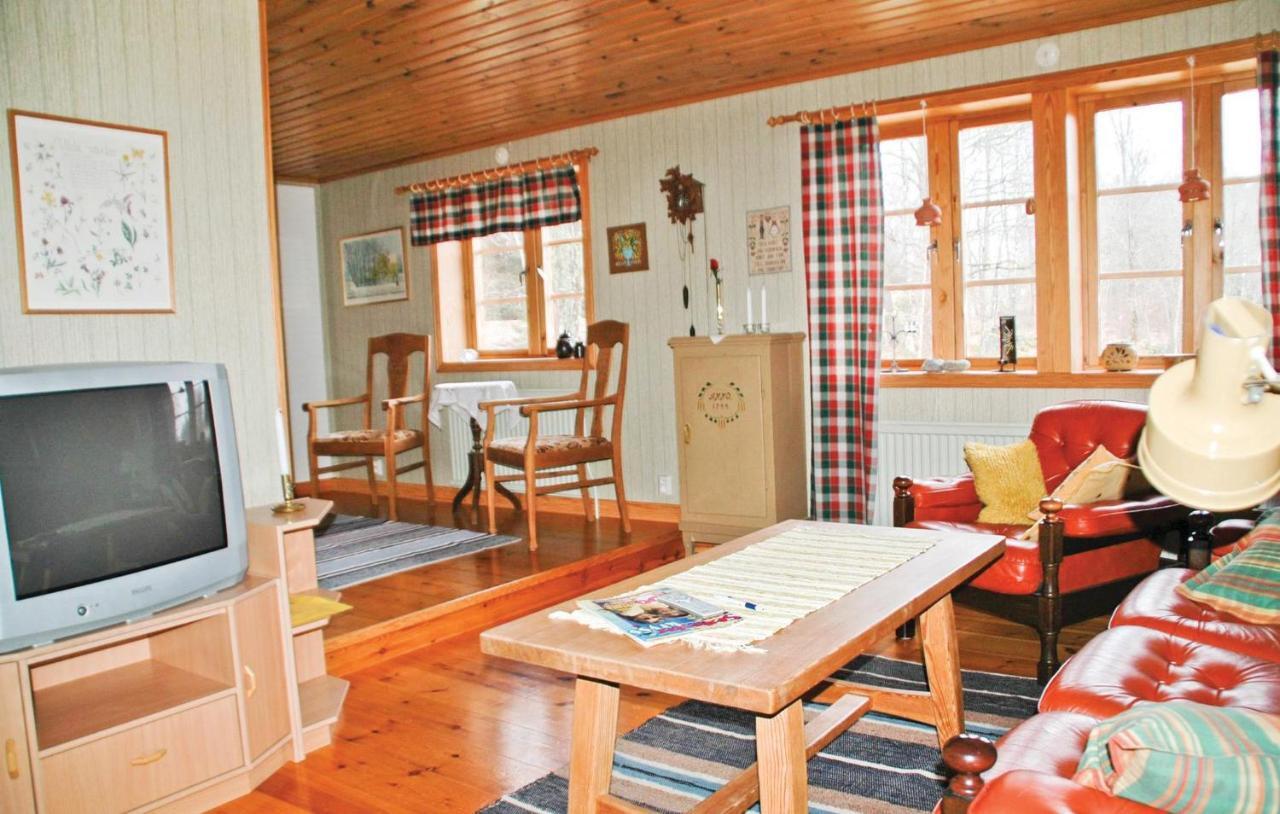 Cozy Home In Uddevalla With Wifi Häljebol Esterno foto
